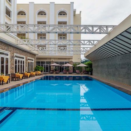 Hotel De La Renaissance Siem Reap Bagian luar foto
