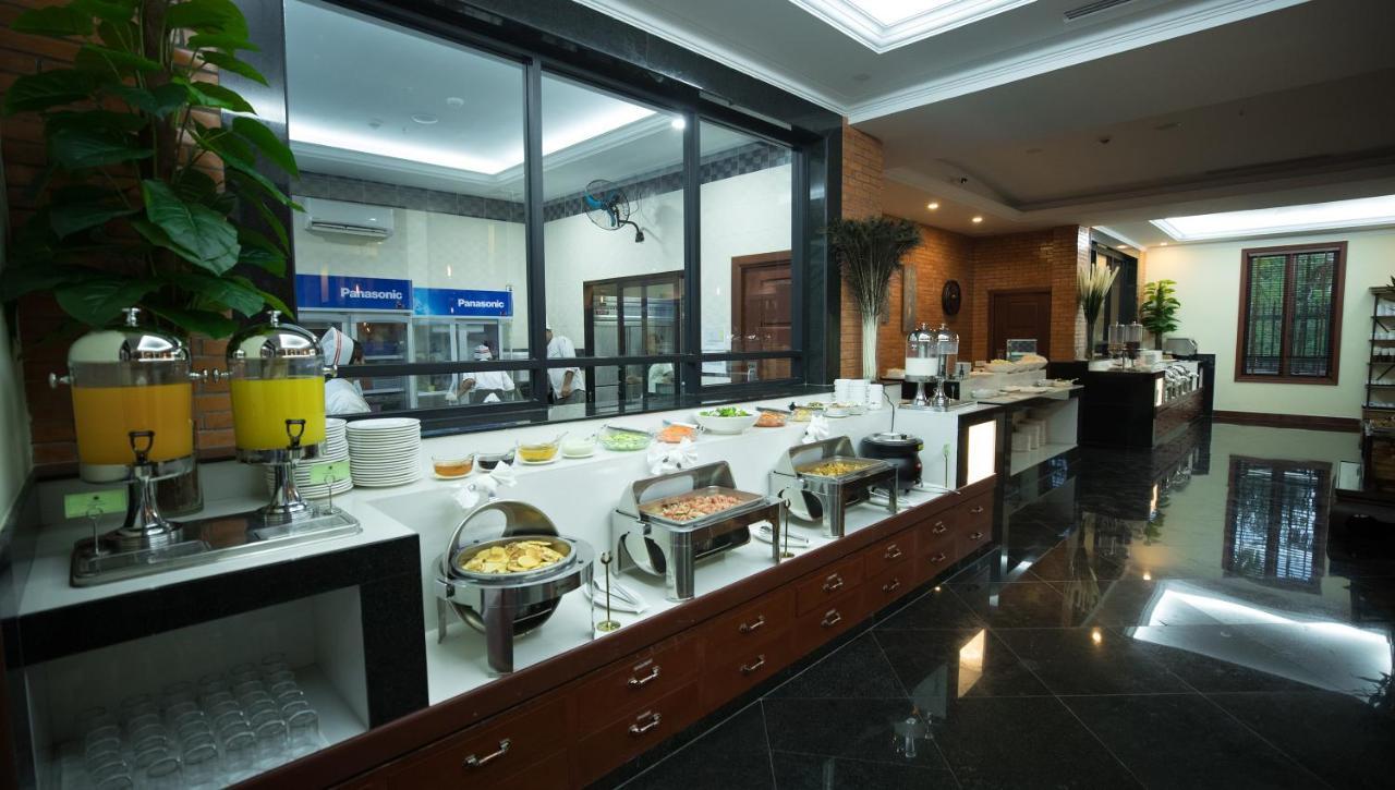 Hotel De La Renaissance Siem Reap Bagian luar foto