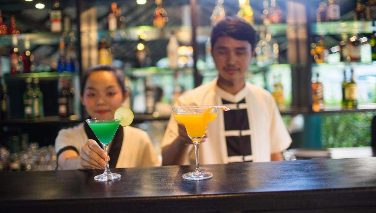 Hotel De La Renaissance Siem Reap Bagian luar foto