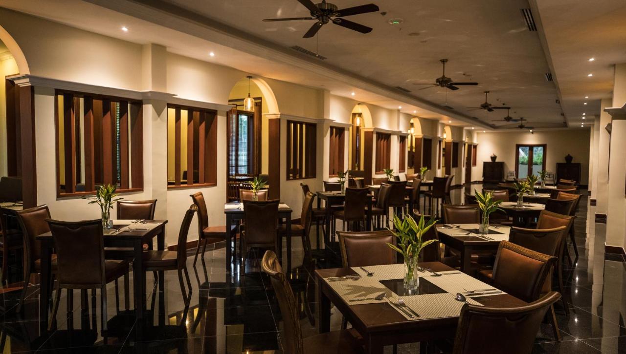 Hotel De La Renaissance Siem Reap Bagian luar foto