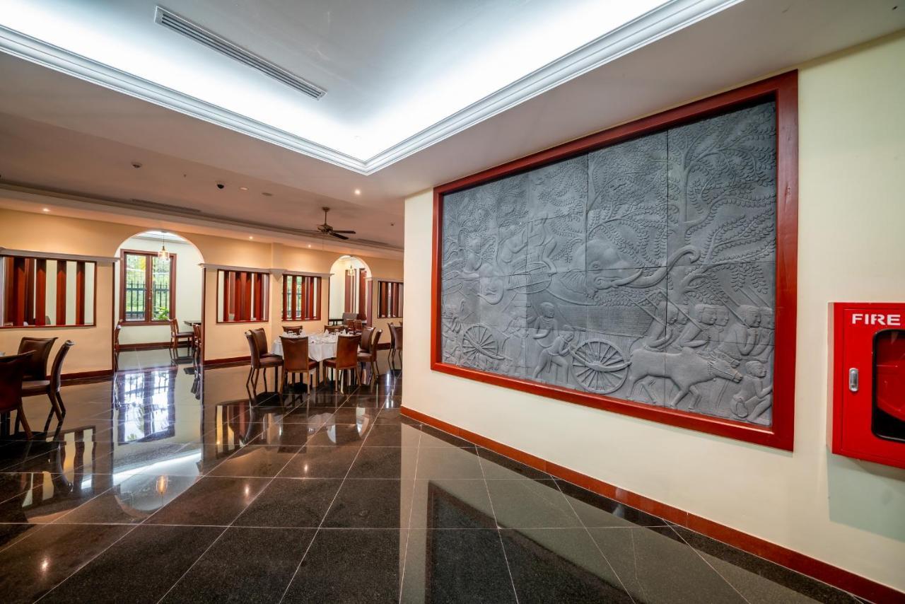 Hotel De La Renaissance Siem Reap Bagian luar foto