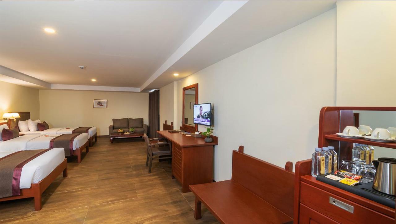 Hotel De La Renaissance Siem Reap Bagian luar foto