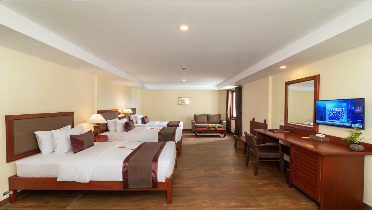 Hotel De La Renaissance Siem Reap Bagian luar foto
