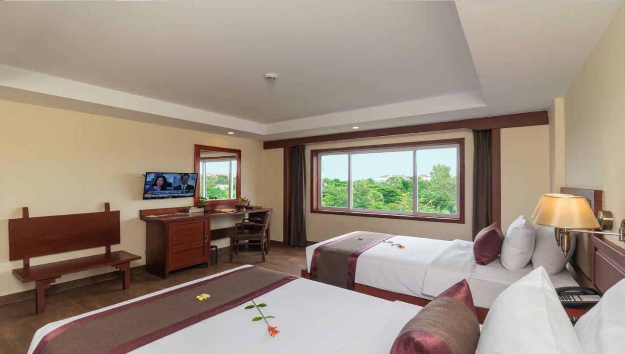 Hotel De La Renaissance Siem Reap Bagian luar foto