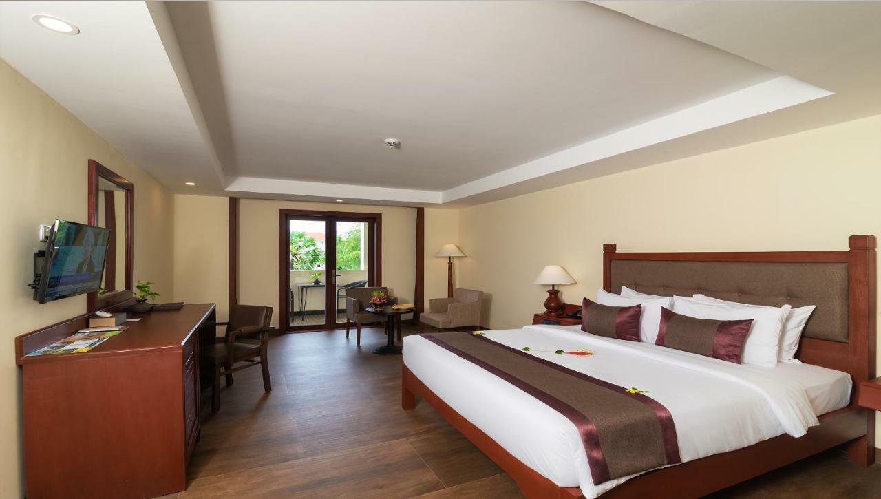 Hotel De La Renaissance Siem Reap Bagian luar foto