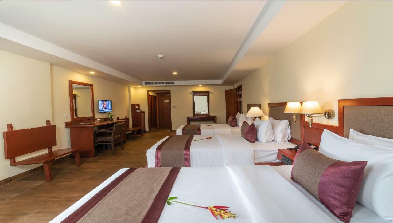 Hotel De La Renaissance Siem Reap Bagian luar foto