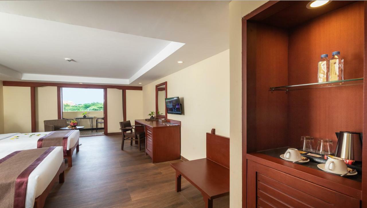 Hotel De La Renaissance Siem Reap Bagian luar foto