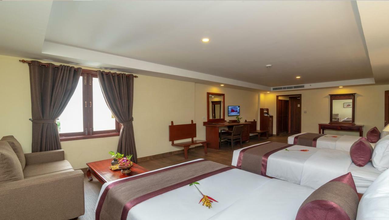 Hotel De La Renaissance Siem Reap Bagian luar foto