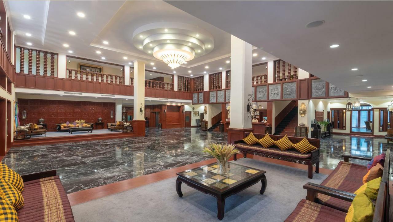 Hotel De La Renaissance Siem Reap Bagian luar foto