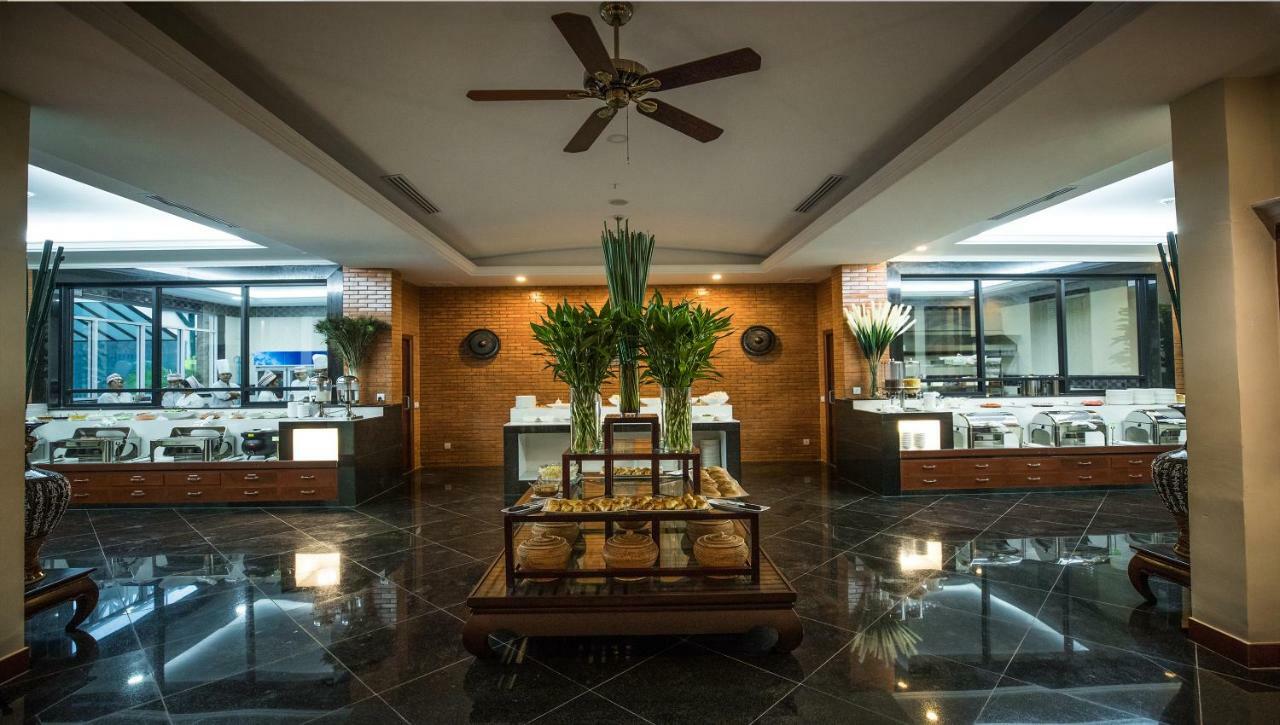 Hotel De La Renaissance Siem Reap Bagian luar foto