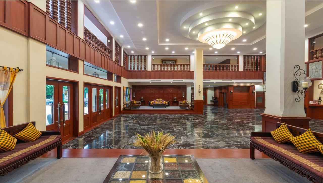 Hotel De La Renaissance Siem Reap Bagian luar foto