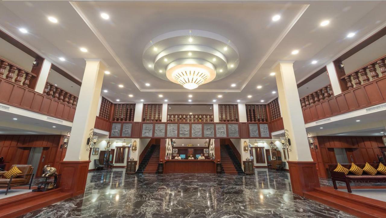 Hotel De La Renaissance Siem Reap Bagian luar foto