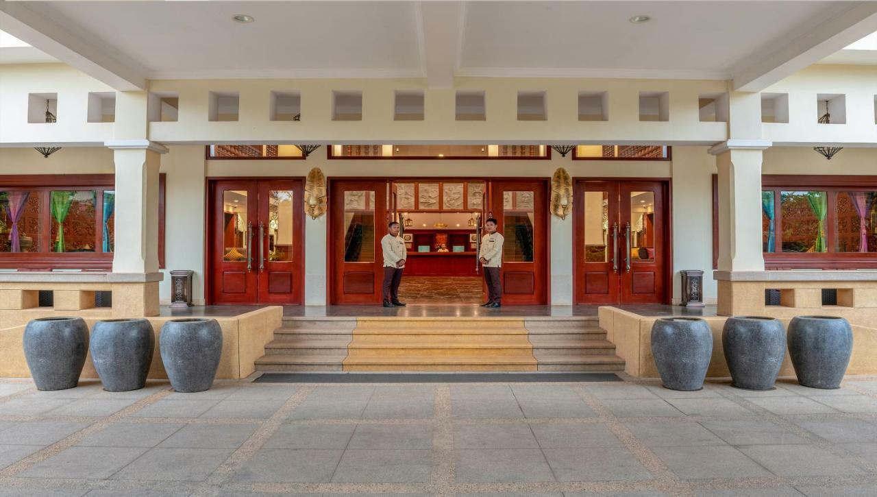 Hotel De La Renaissance Siem Reap Bagian luar foto