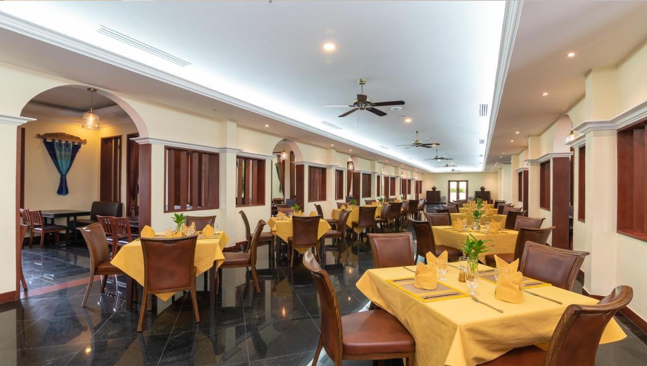 Hotel De La Renaissance Siem Reap Bagian luar foto